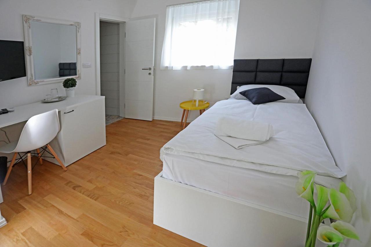 Home Apartmani I Sobe Osijek Exterior foto